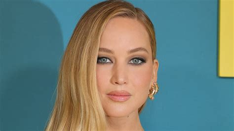 jennifer lawance naked|Jennifer Lawrence stuns fans by getting NAKED in X